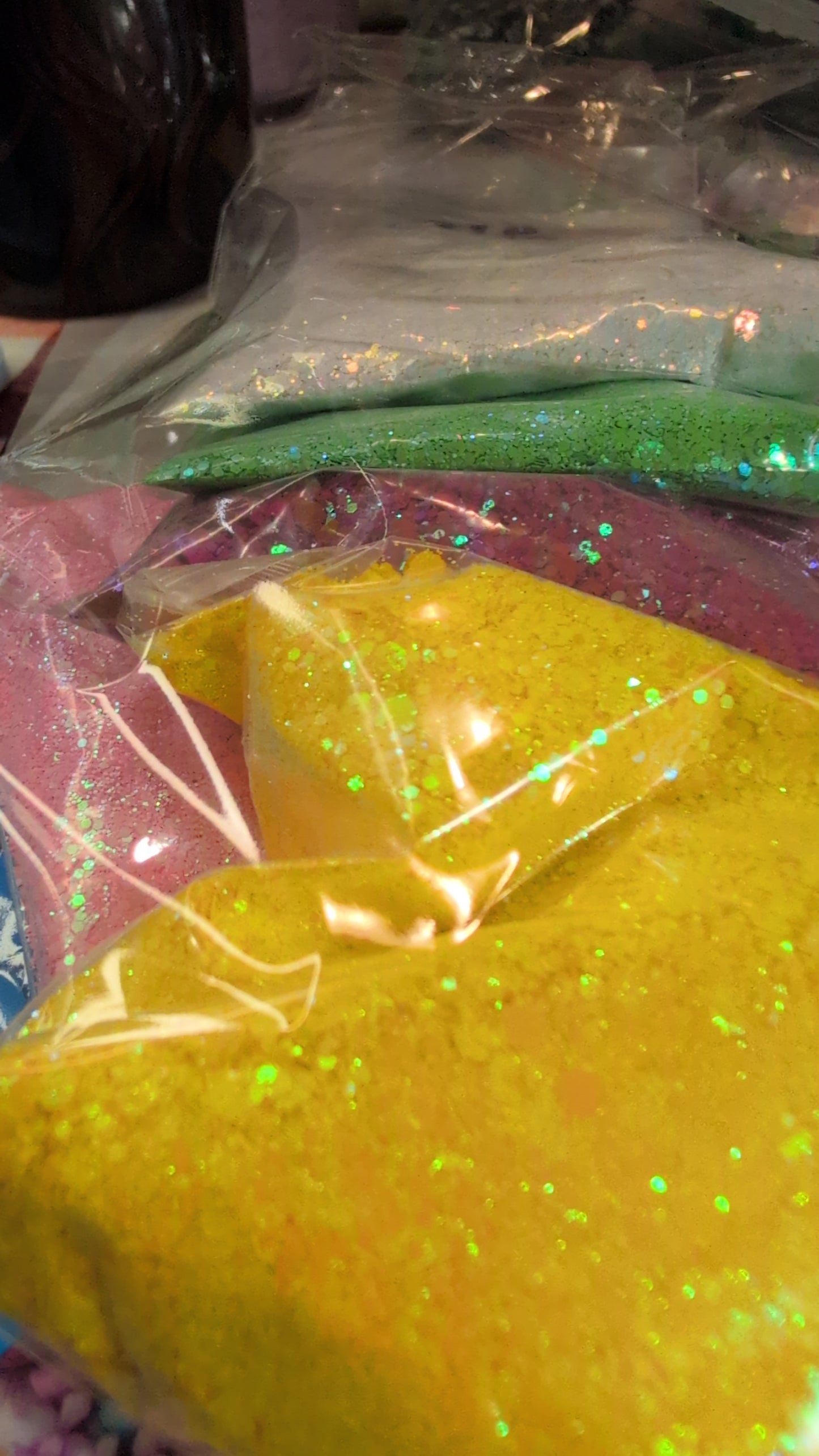 Live Claim Glow Glitter