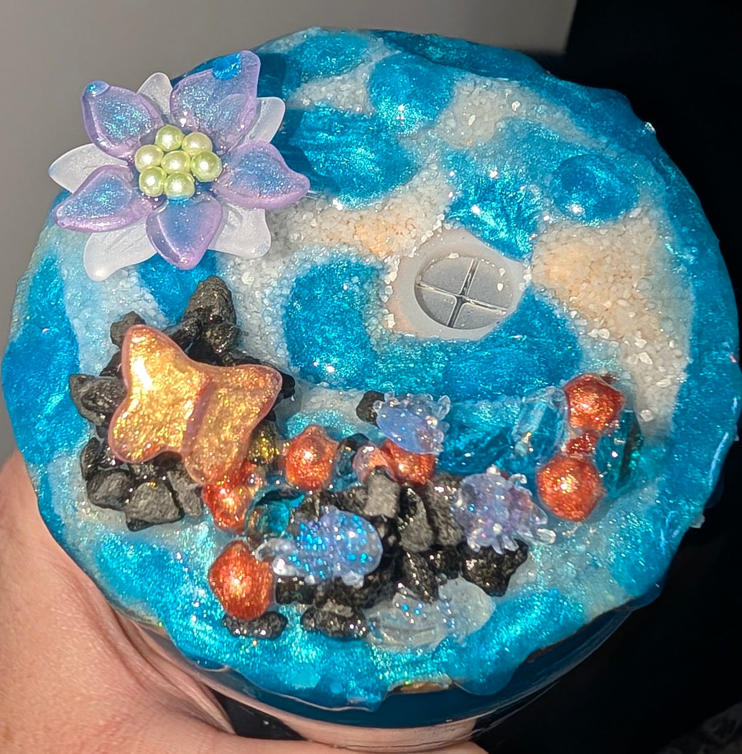 *25 oz Glass Beach Tumbler, Pink & blue flowers, For we walk by faith, not by sight. 2 Corinthians 5:7