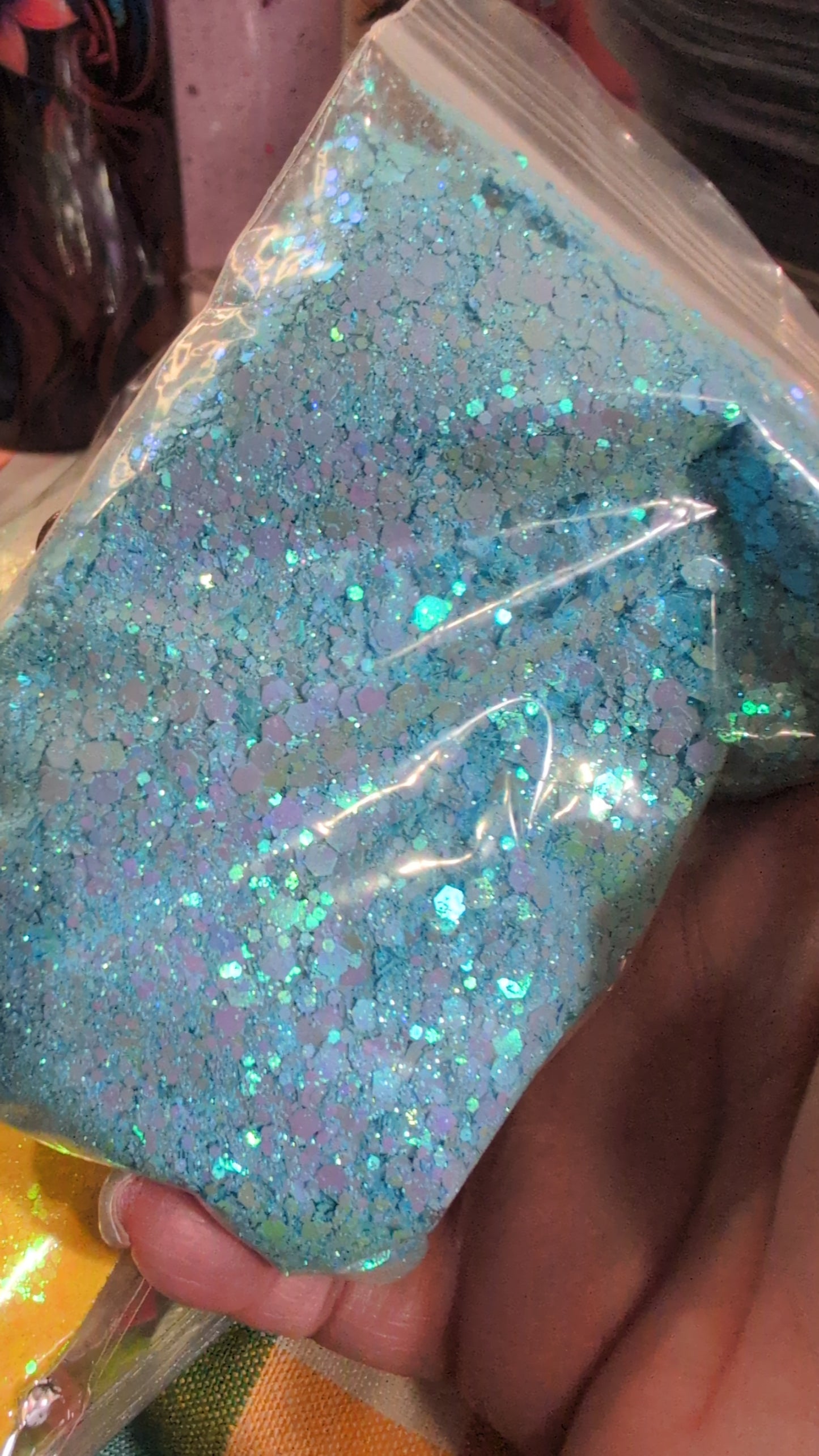 Live Claim Glow Glitter